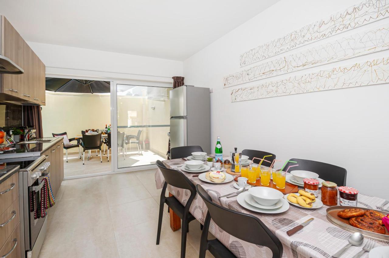 Summer Breeze 3 Bedroom Family Maisonette With Sunny Terrace In Mellieha - By Getawaysmalta Εξωτερικό φωτογραφία