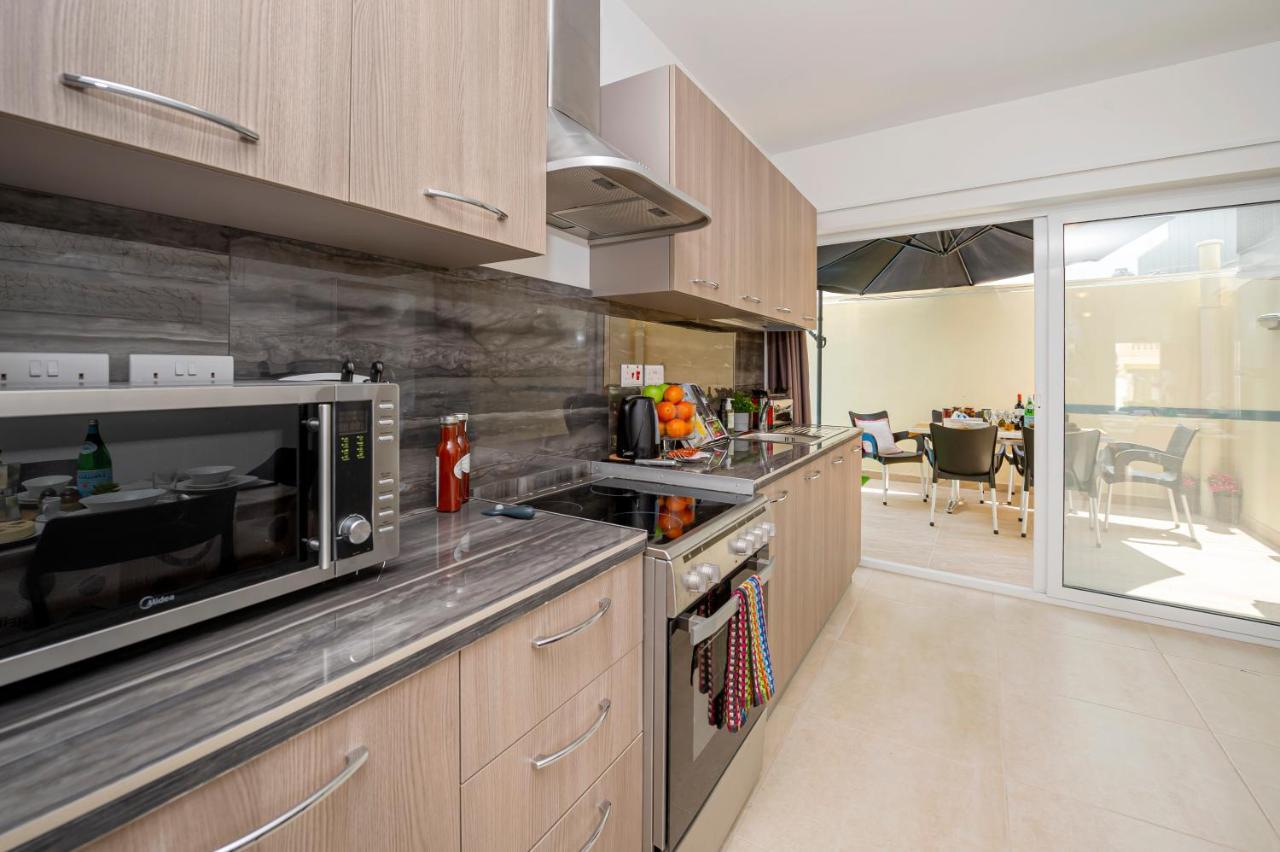 Summer Breeze 3 Bedroom Family Maisonette With Sunny Terrace In Mellieha - By Getawaysmalta Εξωτερικό φωτογραφία